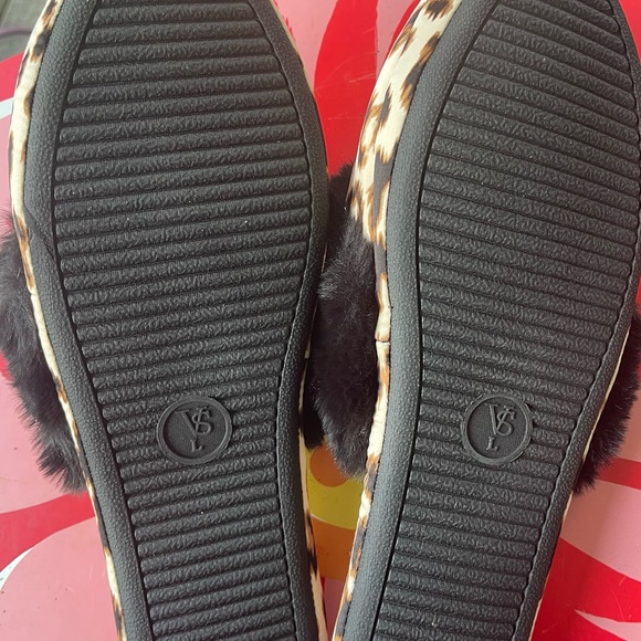 Pink Victoria secret cheetah slippers - Picture 6 of 7